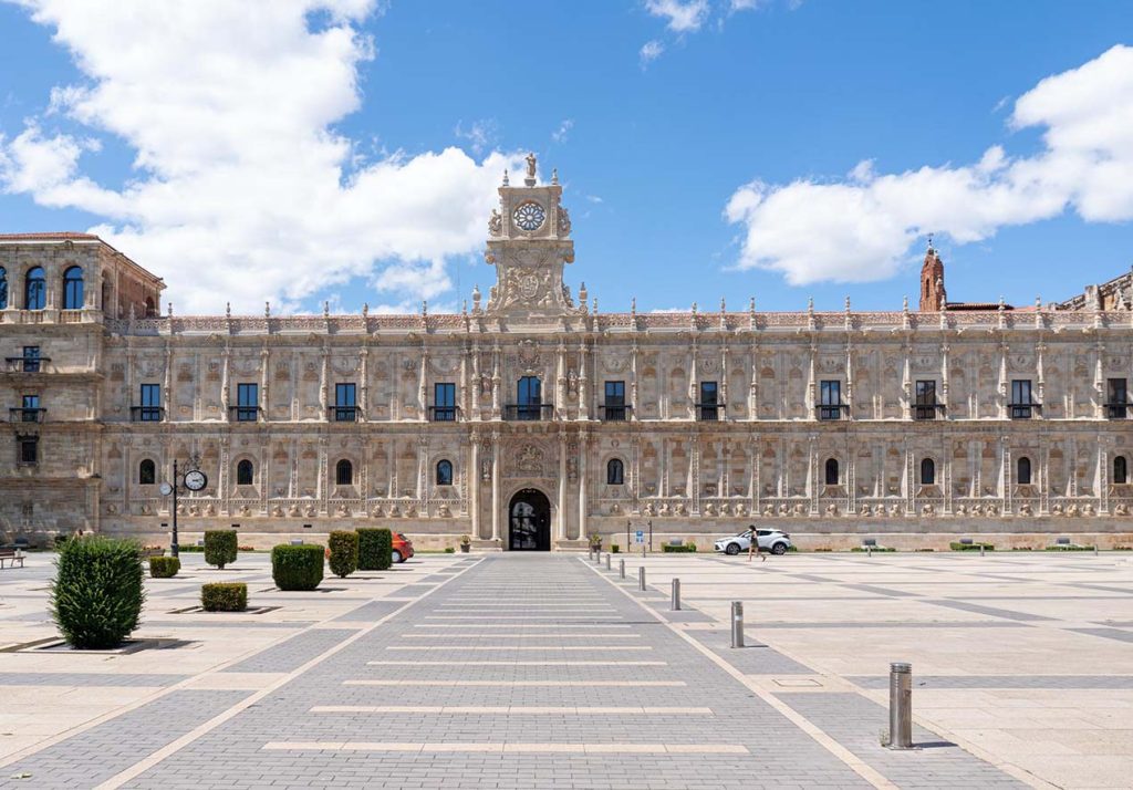 How to spend a weekend in León, Spain: attractions, architecture, and tapas crawls